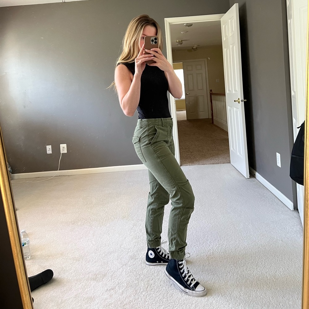 American eagle green cargo pants. Size 2 regular